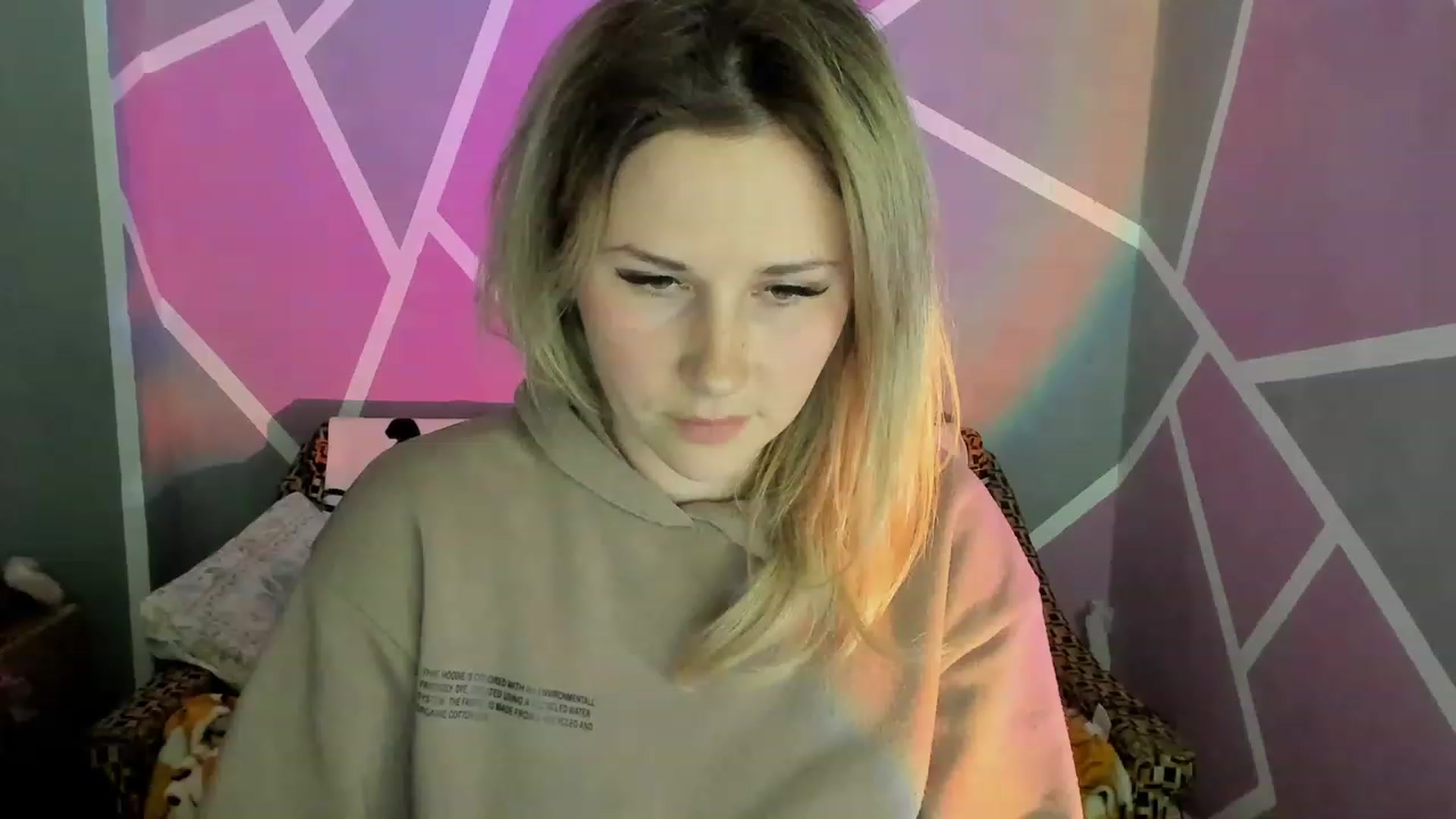 Gallery image thumbnail from Blondie_Star's myfreecams stream on, 04/22/2023, 20:07 image 10 of 20