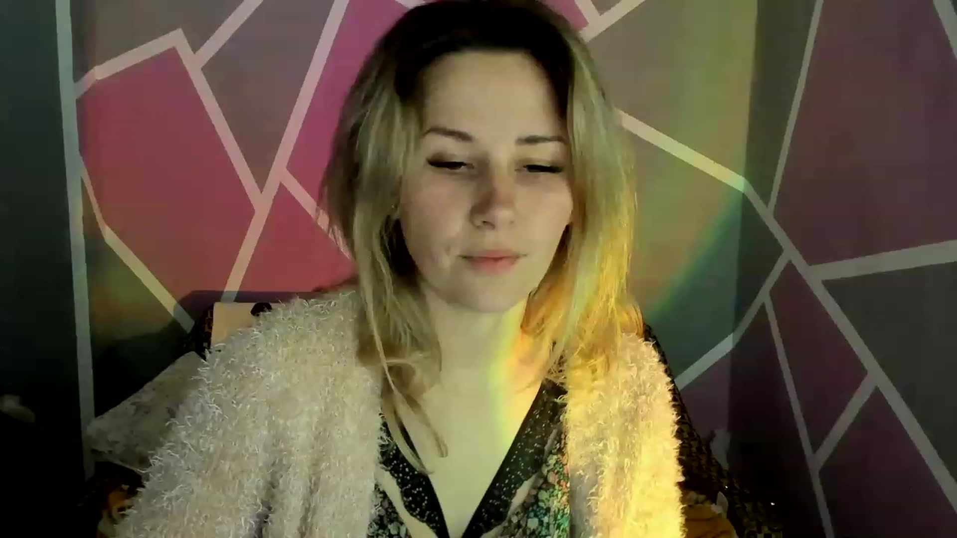Gallery image thumbnail from Blondie_Star's myfreecams stream on, 05/01/2023, 14:06 image 15 of 20