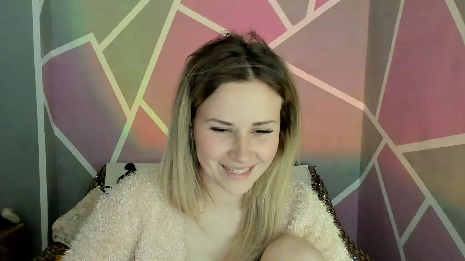 Gallery image thumbnail from Blondie_Star's myfreecams stream on, 05/04/2023, 14:19 image 7 of 20