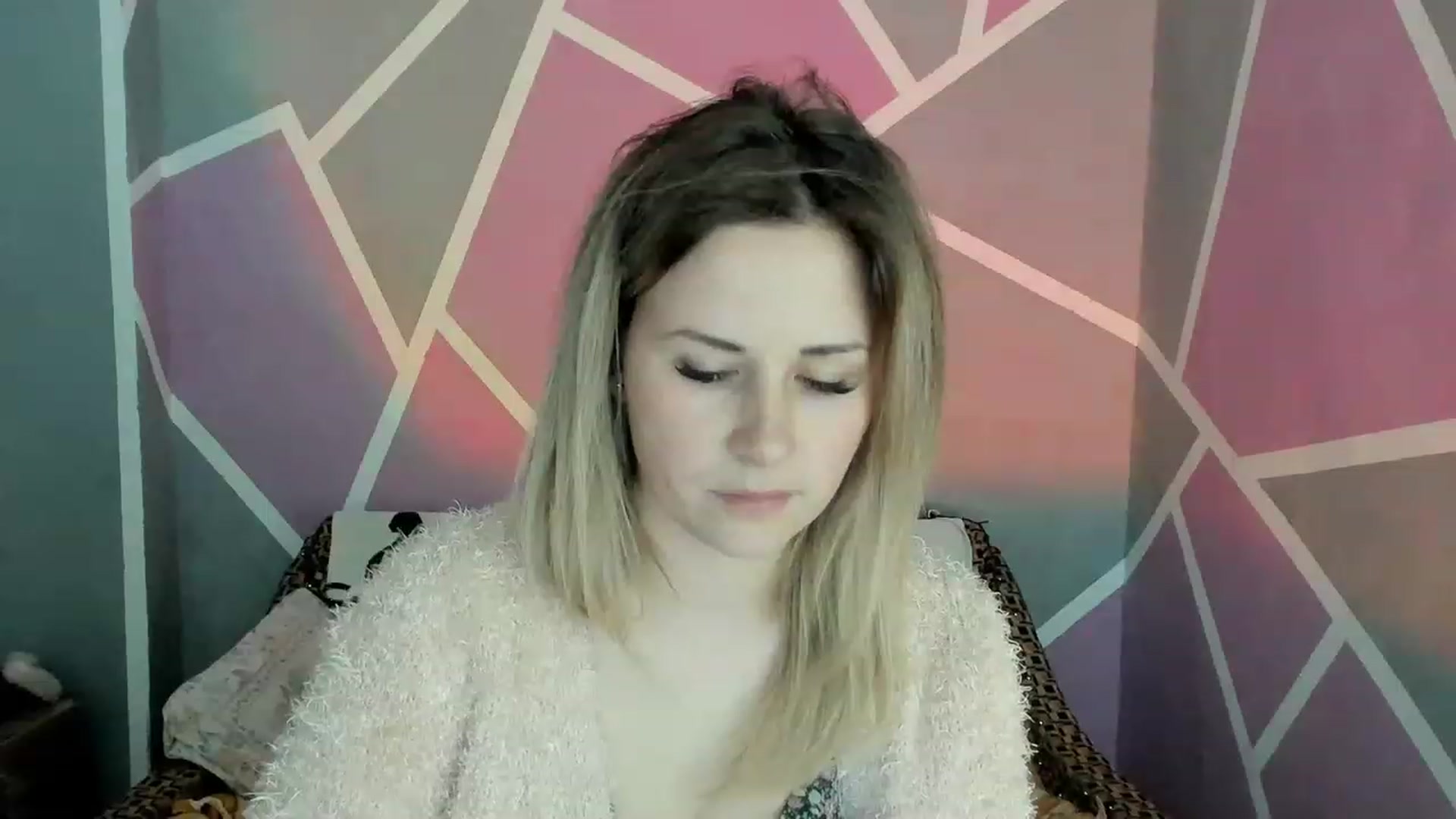 Gallery image thumbnail from Blondie_Star's myfreecams stream on, 05/04/2023, 14:19 image 4 of 20