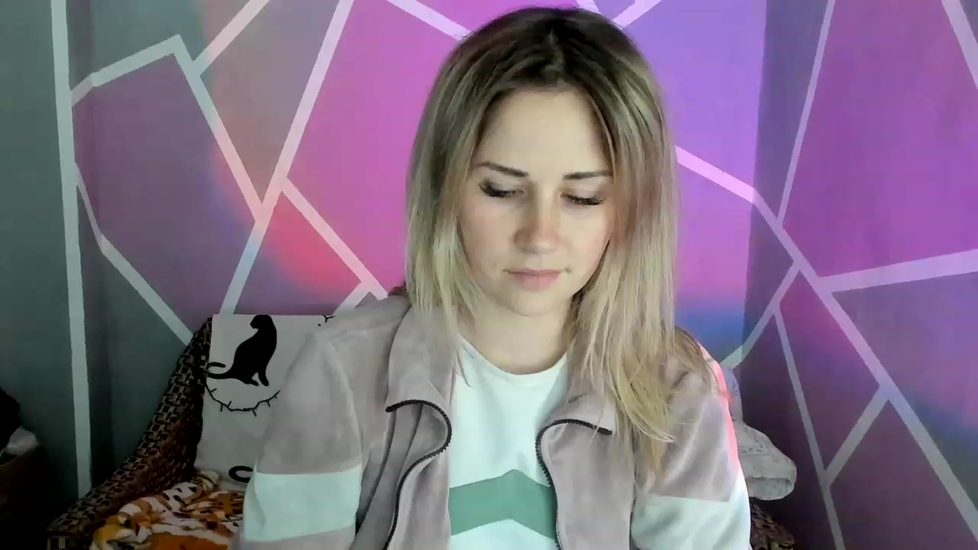 Gallery image thumbnail from Blondie_Star's myfreecams stream on, 05/08/2023, 20:18 image 1 of 20