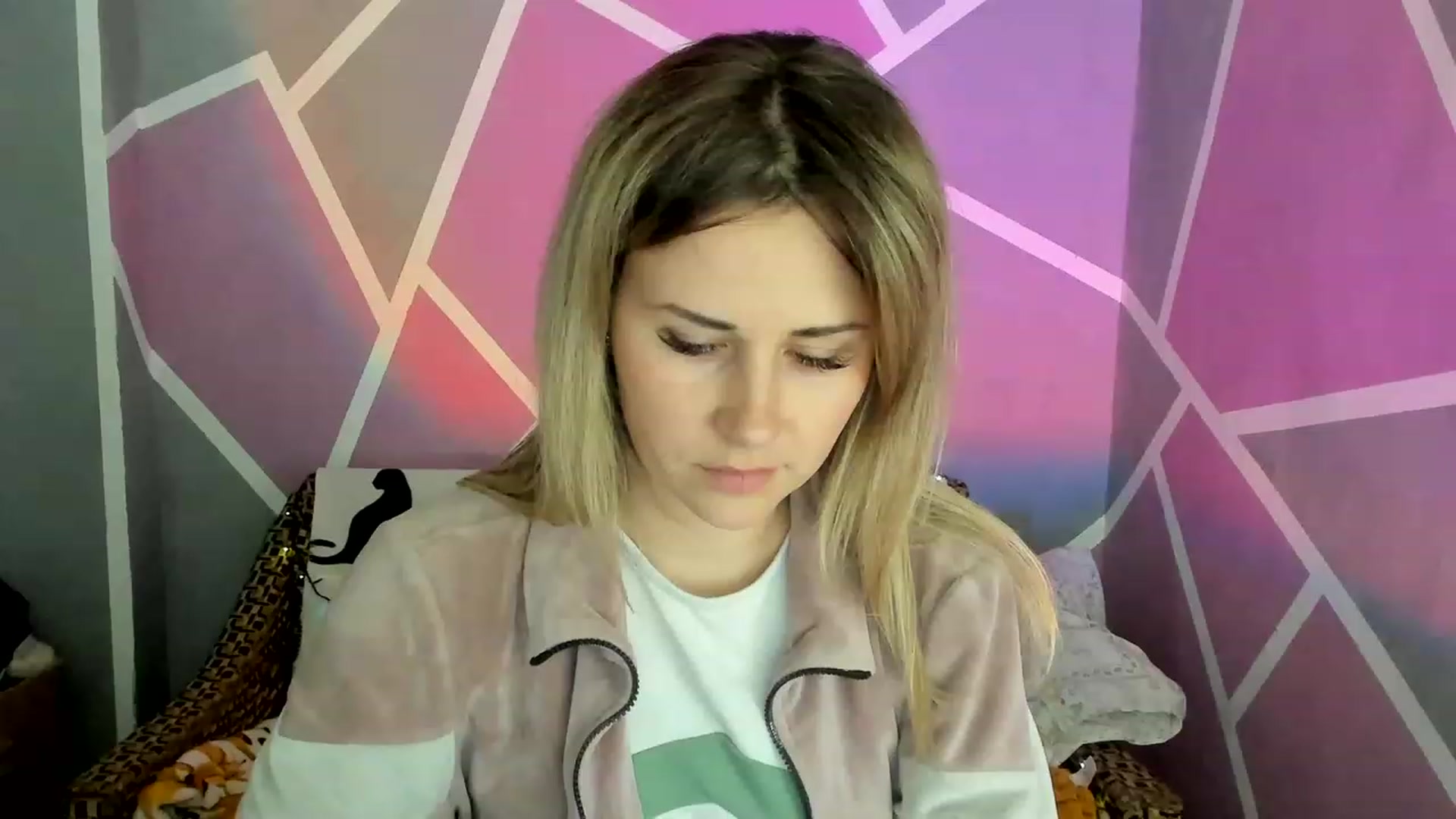 Gallery image thumbnail from Blondie_Star's myfreecams stream on, 05/08/2023, 20:18 image 4 of 20