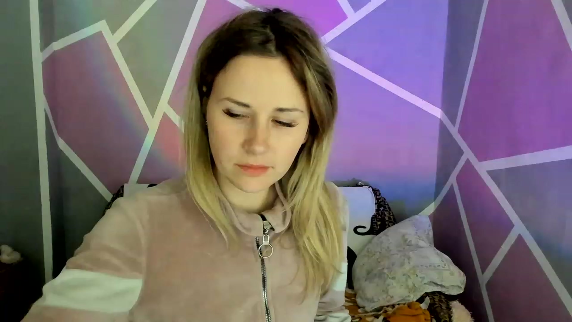 Gallery image thumbnail from Blondie_Star's myfreecams stream on, 05/10/2023, 17:10 image 9 of 20