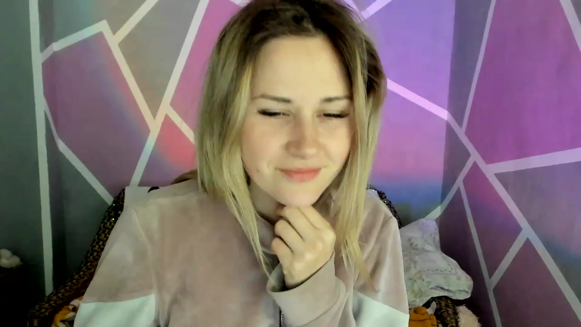 Gallery image thumbnail from Blondie_Star's myfreecams stream on, 05/10/2023, 17:10 image 6 of 20