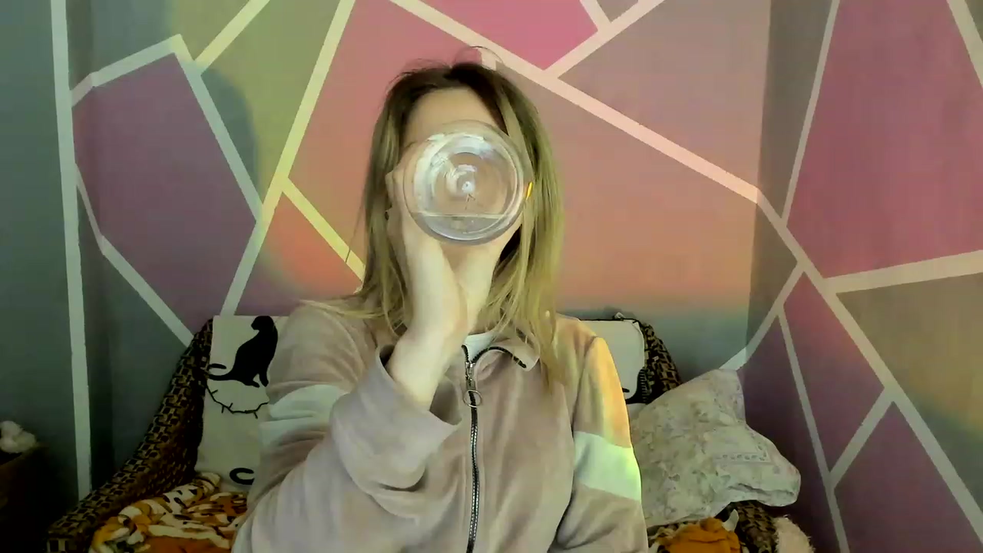 Gallery image thumbnail from Blondie_Star's myfreecams stream on, 05/10/2023, 17:10 image 14 of 20