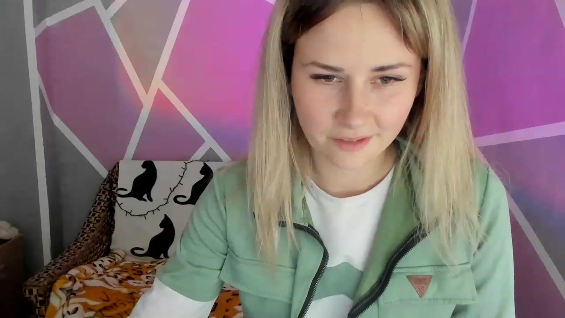 Gallery image thumbnail from Blondie_Star's myfreecams stream on, 05/13/2023, 14:53 image 4 of 20