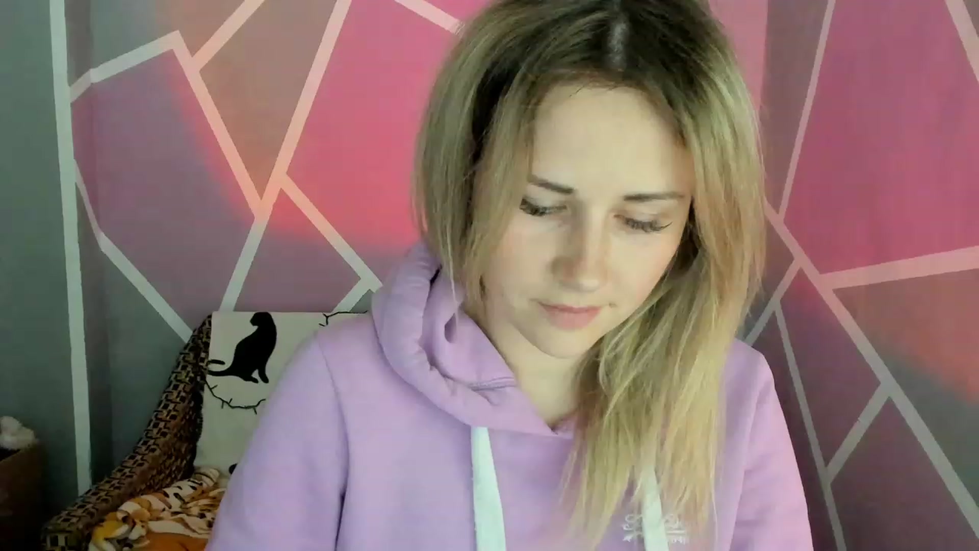 Gallery image thumbnail from Blondie_Star's myfreecams stream on, 05/17/2023, 19:57 image 15 of 20