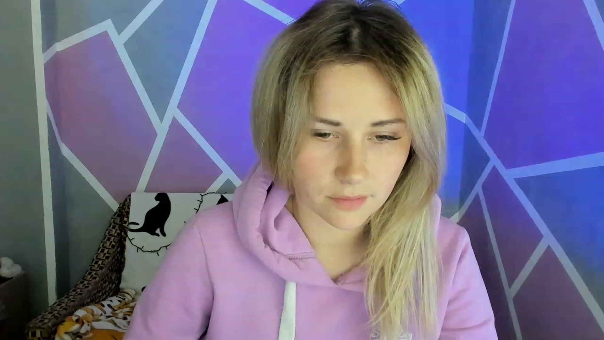 Gallery image thumbnail from Blondie_Star's myfreecams stream on, 05/17/2023, 19:57 image 14 of 20