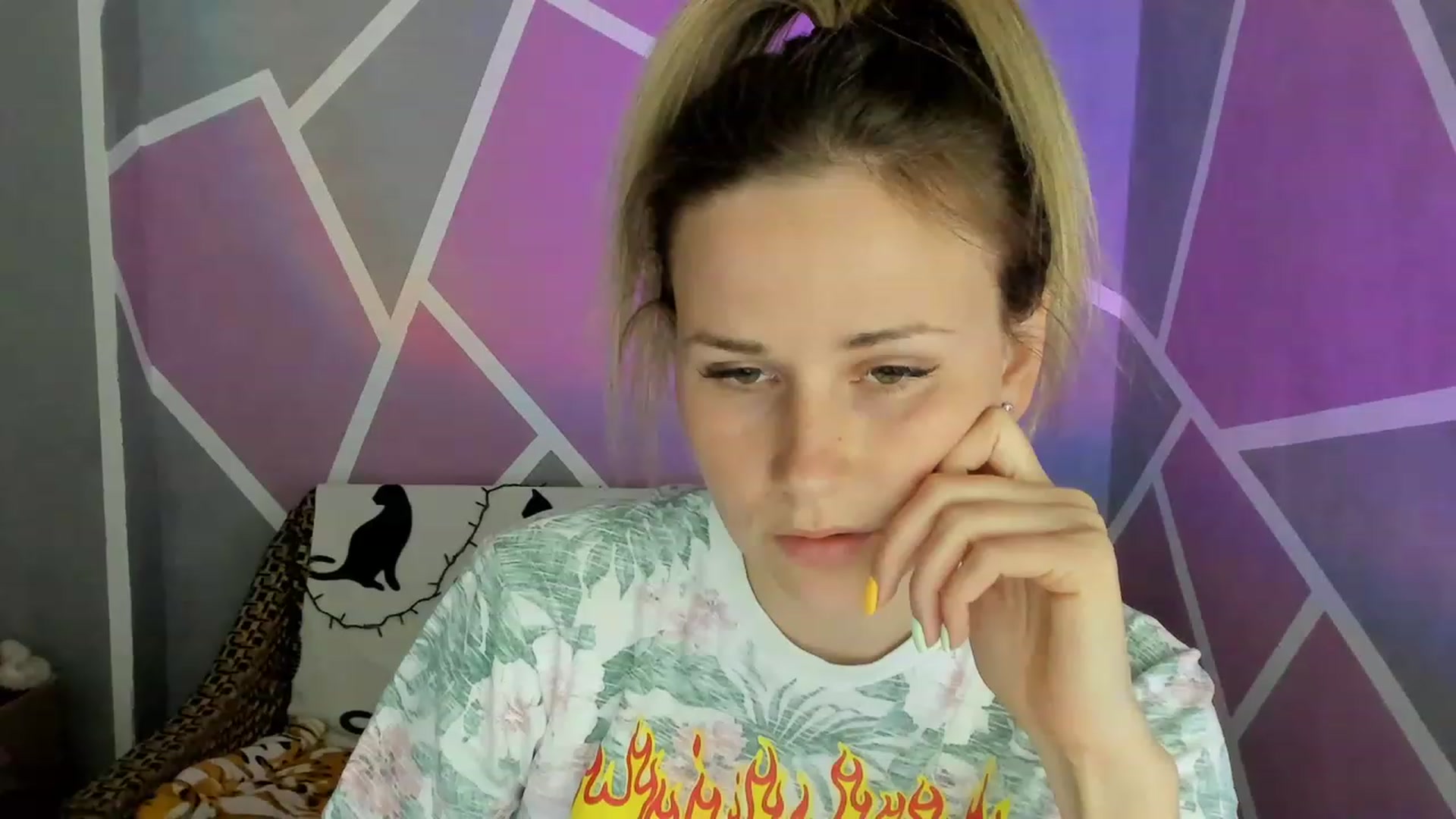 Gallery image thumbnail from Blondie_Star's myfreecams stream on, 05/18/2023, 16:38 image 7 of 20