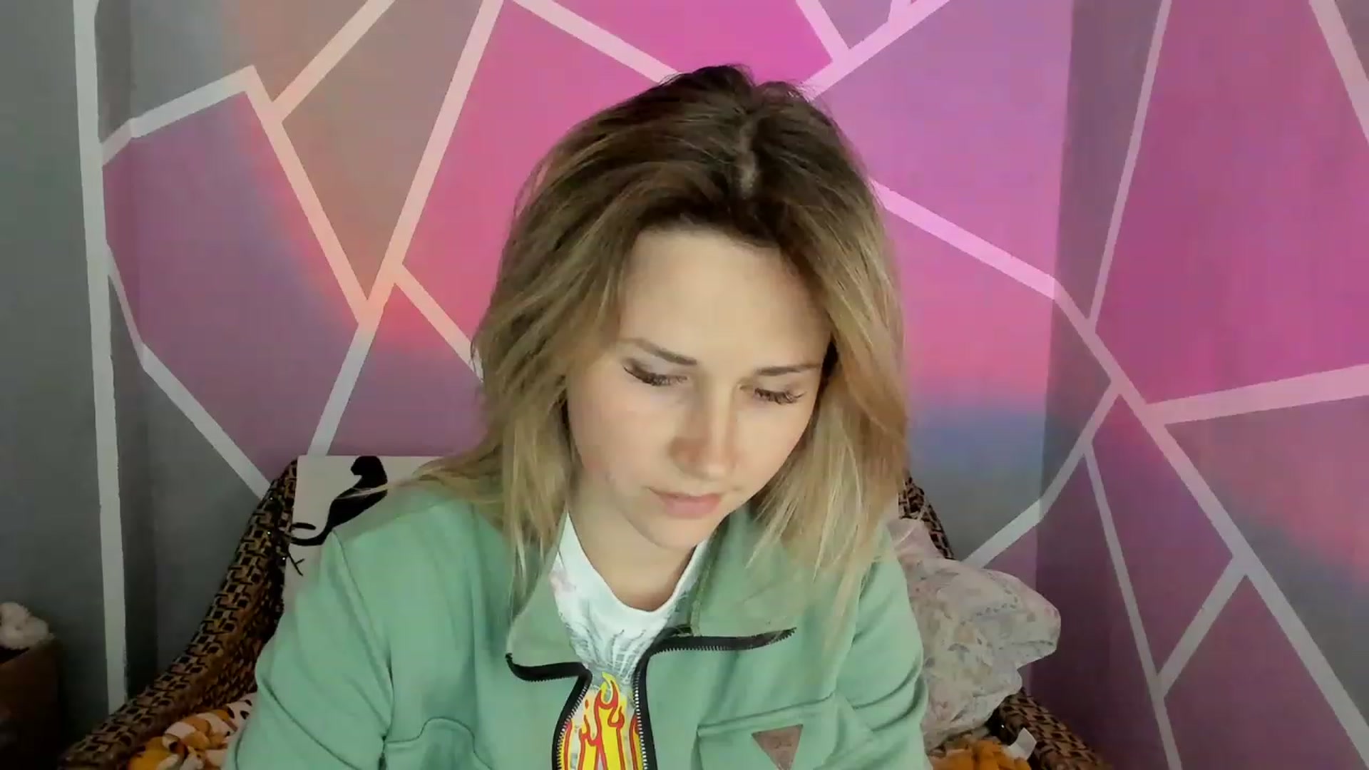Gallery image thumbnail from Blondie_Star's myfreecams stream on, 05/18/2023, 16:38 image 15 of 20