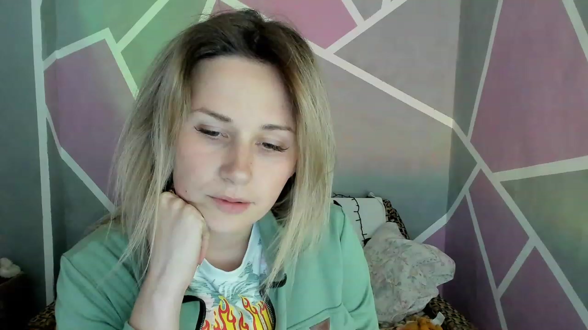 Gallery image thumbnail from Blondie_Star's myfreecams stream on, 05/18/2023, 16:38 image 12 of 20