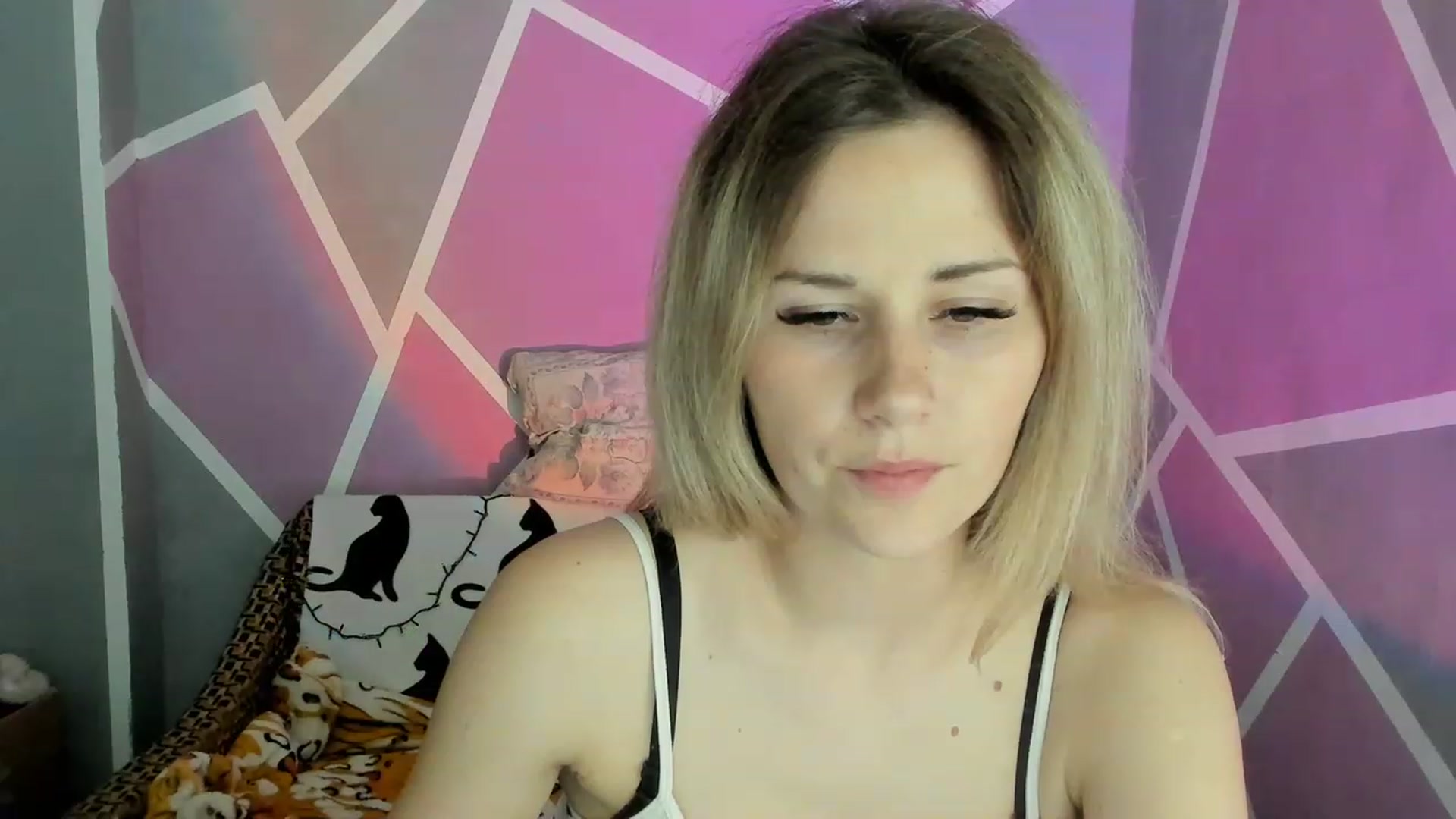 Gallery image thumbnail from Blondie_Star's myfreecams stream on, 05/30/2023, 17:46 image 5 of 20