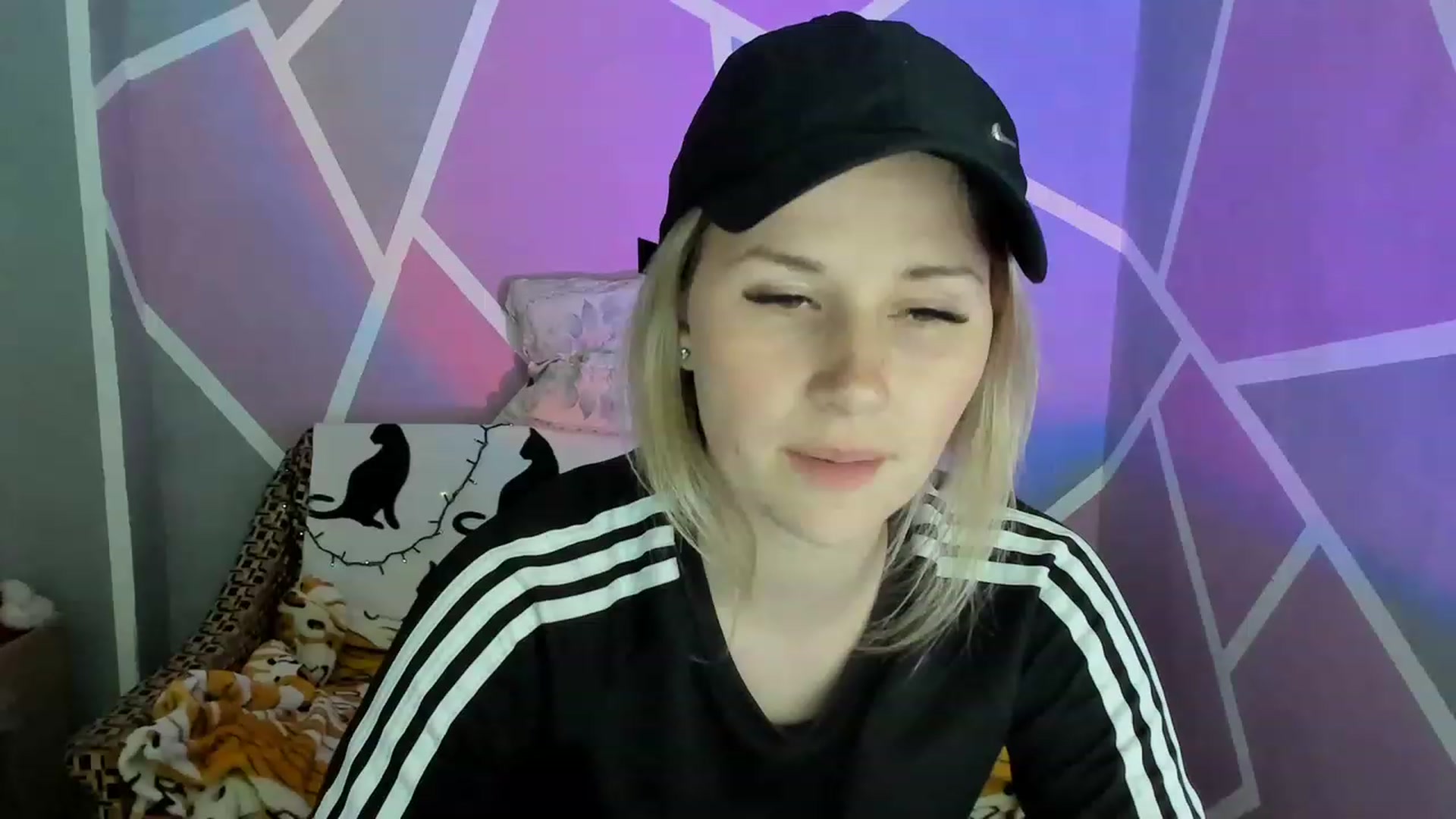 Gallery image thumbnail from Blondie_Star's myfreecams stream on, 06/01/2023, 18:06 image 8 of 20