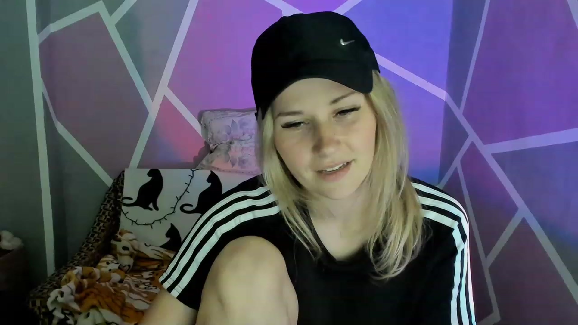 Gallery image thumbnail from Blondie_Star's myfreecams stream on, 06/01/2023, 18:06 image 19 of 20