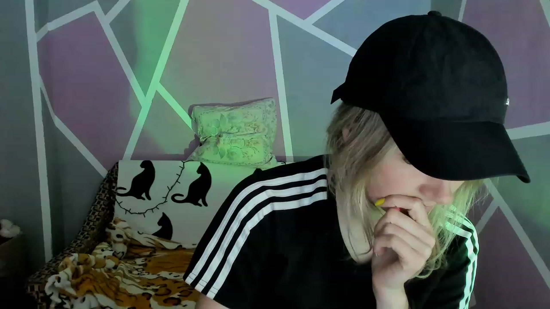 Gallery image thumbnail from Blondie_Star's myfreecams stream on, 06/01/2023, 18:06 image 18 of 20