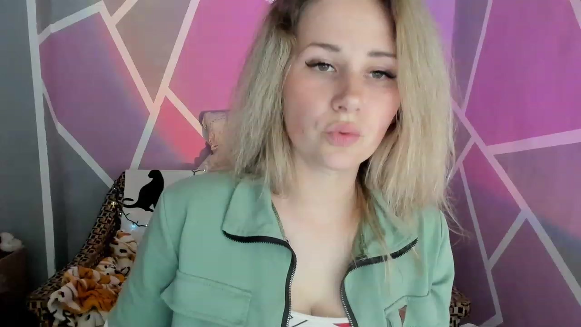 Gallery image thumbnail from Blondie_Star's myfreecams stream on, 06/05/2023, 17:28 image 18 of 20