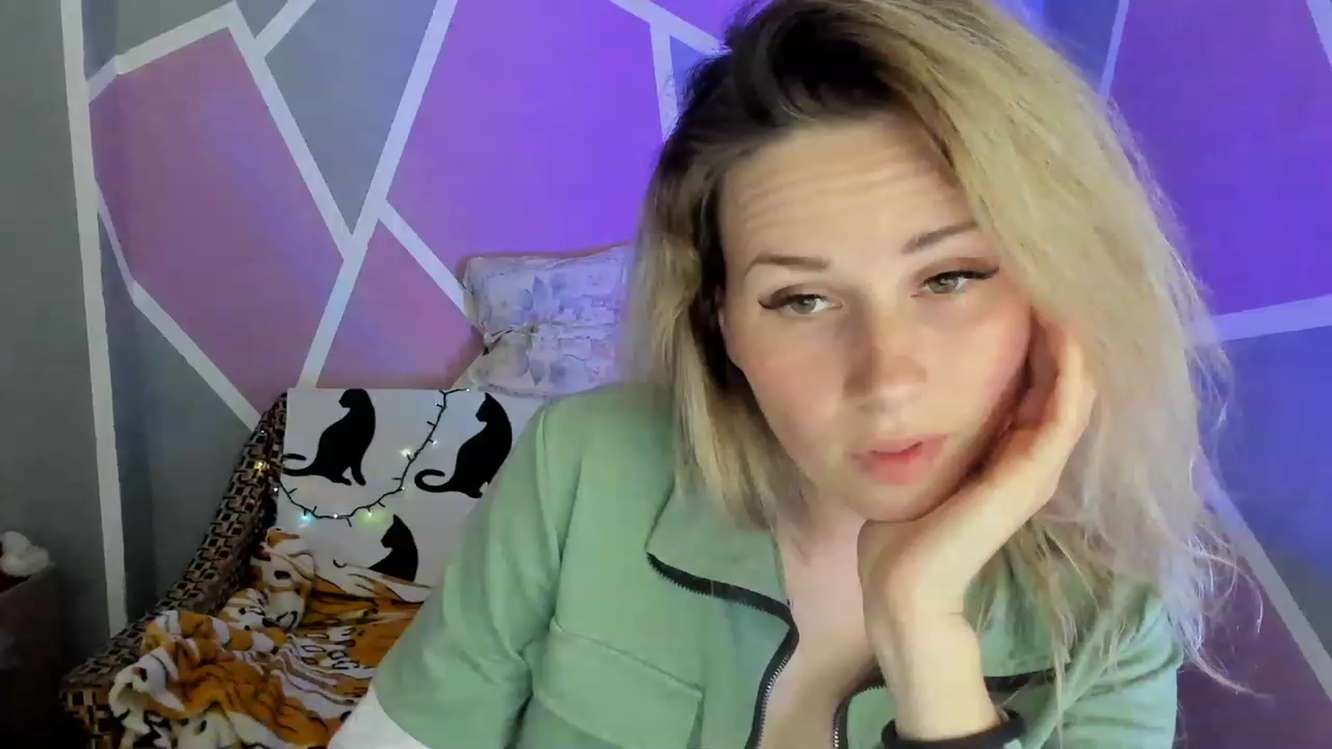 Gallery image thumbnail from Blondie_Star's myfreecams stream on, 06/05/2023, 17:28 image 17 of 20