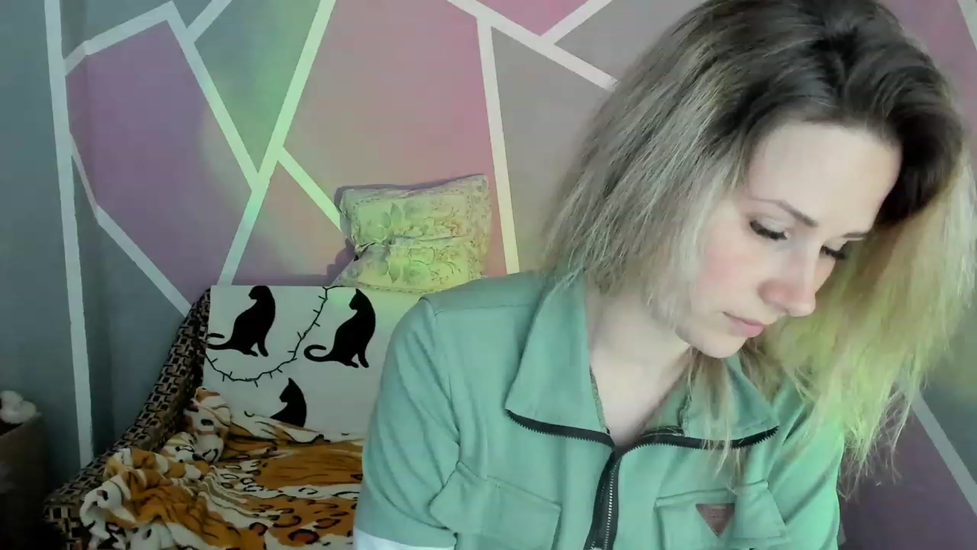 Gallery image thumbnail from Blondie_Star's myfreecams stream on, 06/05/2023, 17:28 image 14 of 20