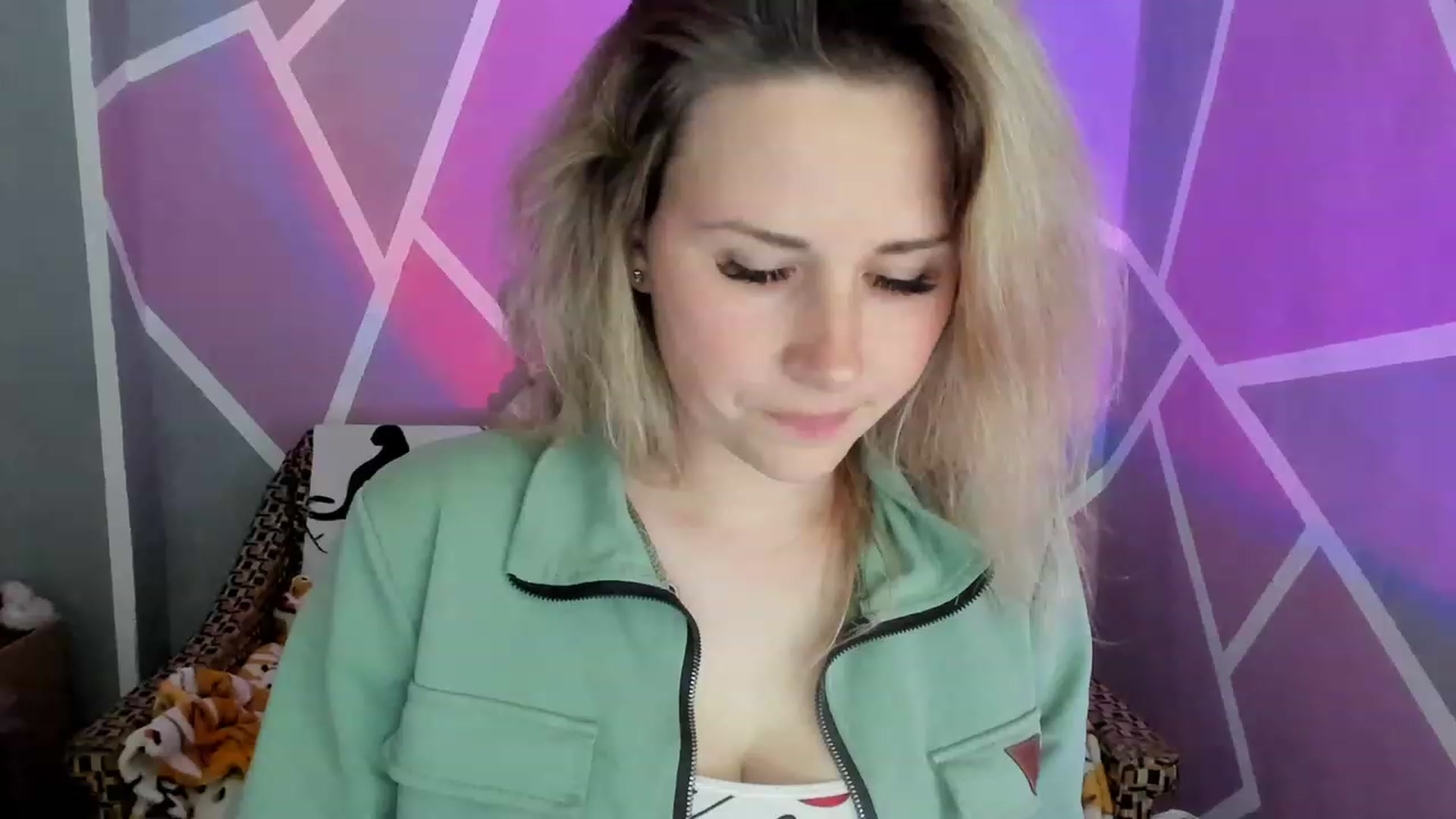 Gallery image thumbnail from Blondie_Star's myfreecams stream on, 06/05/2023, 17:28 image 16 of 20