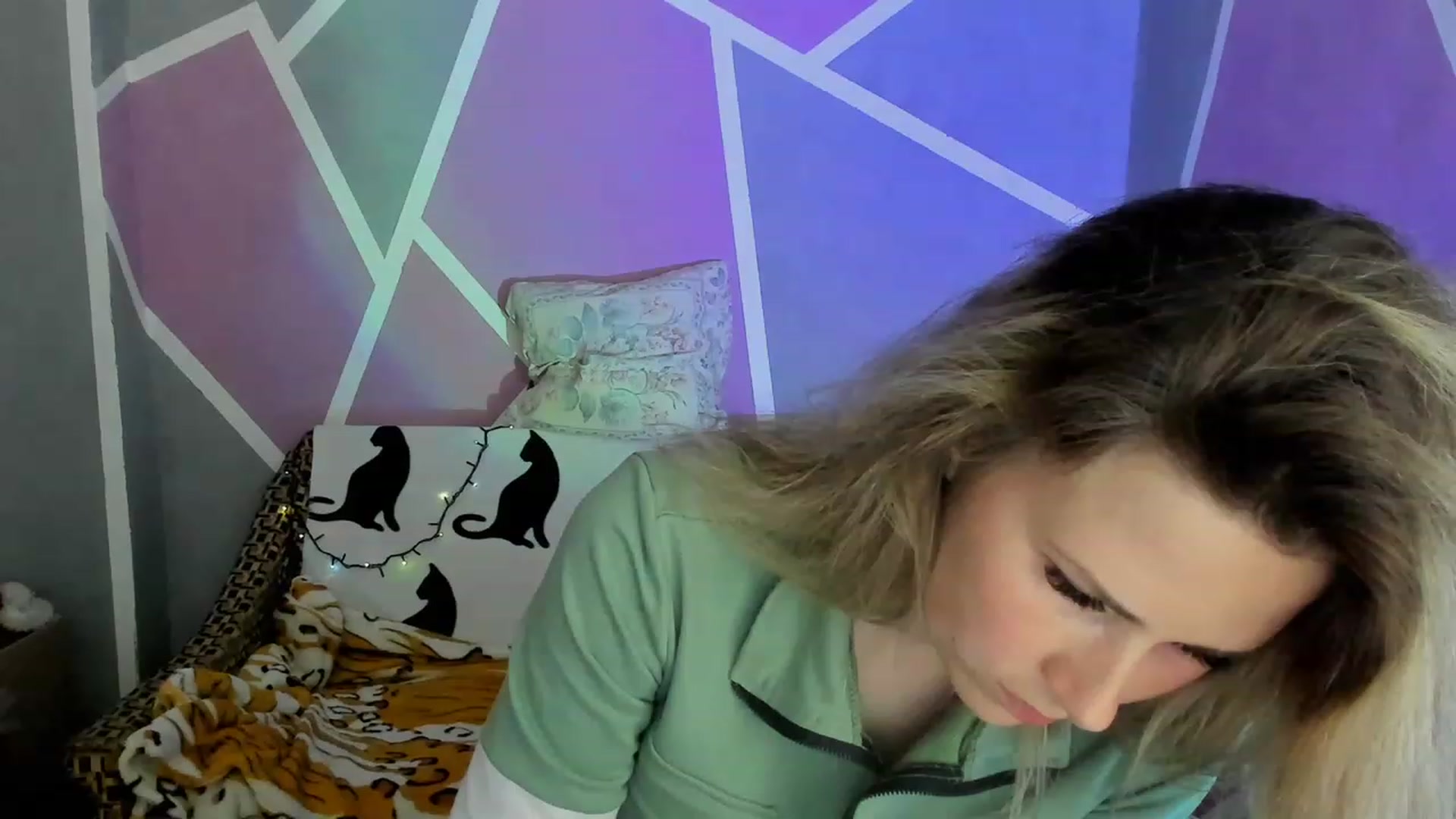 Gallery image thumbnail from Blondie_Star's myfreecams stream on, 06/05/2023, 17:38 image 20 of 20