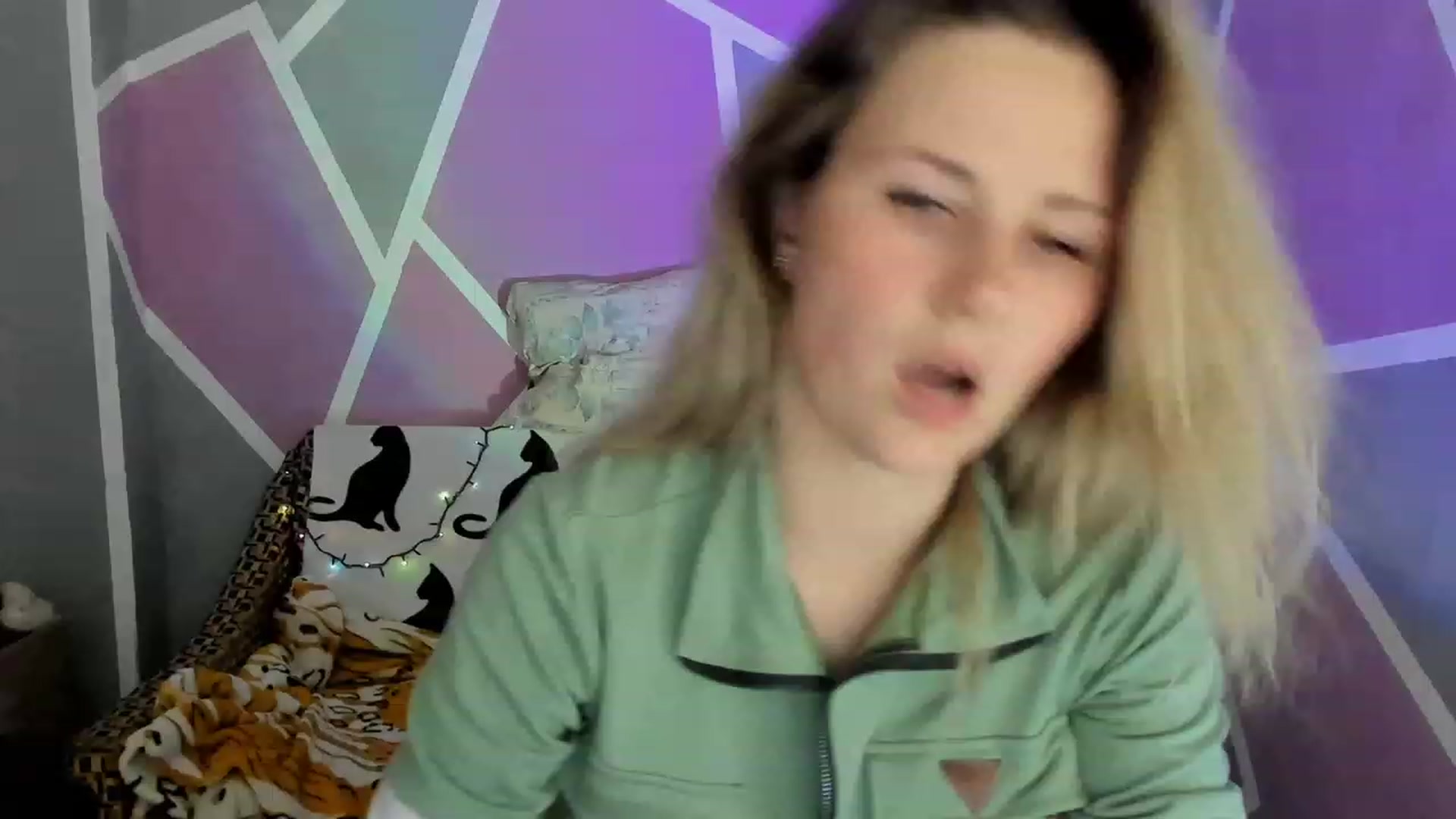 Gallery image thumbnail from Blondie_Star's myfreecams stream on, 06/05/2023, 17:38 image 17 of 20