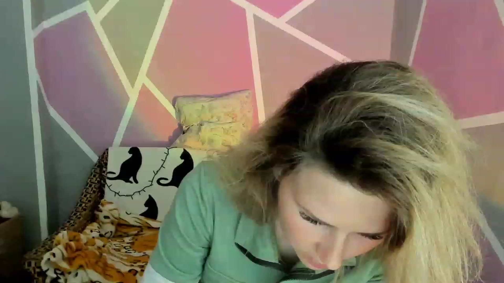 Gallery image thumbnail from Blondie_Star's myfreecams stream on, 06/05/2023, 17:38 image 19 of 20