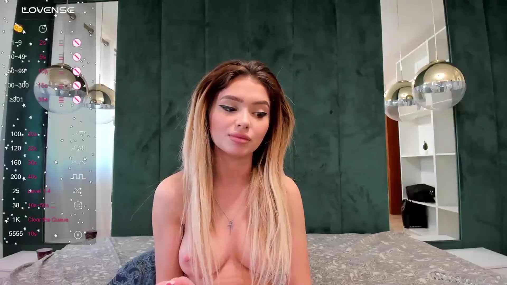 Gallery image thumbnail from Blondie_quinn's myfreecams stream on, 03/28/2024, 11:44 image 19 of 20