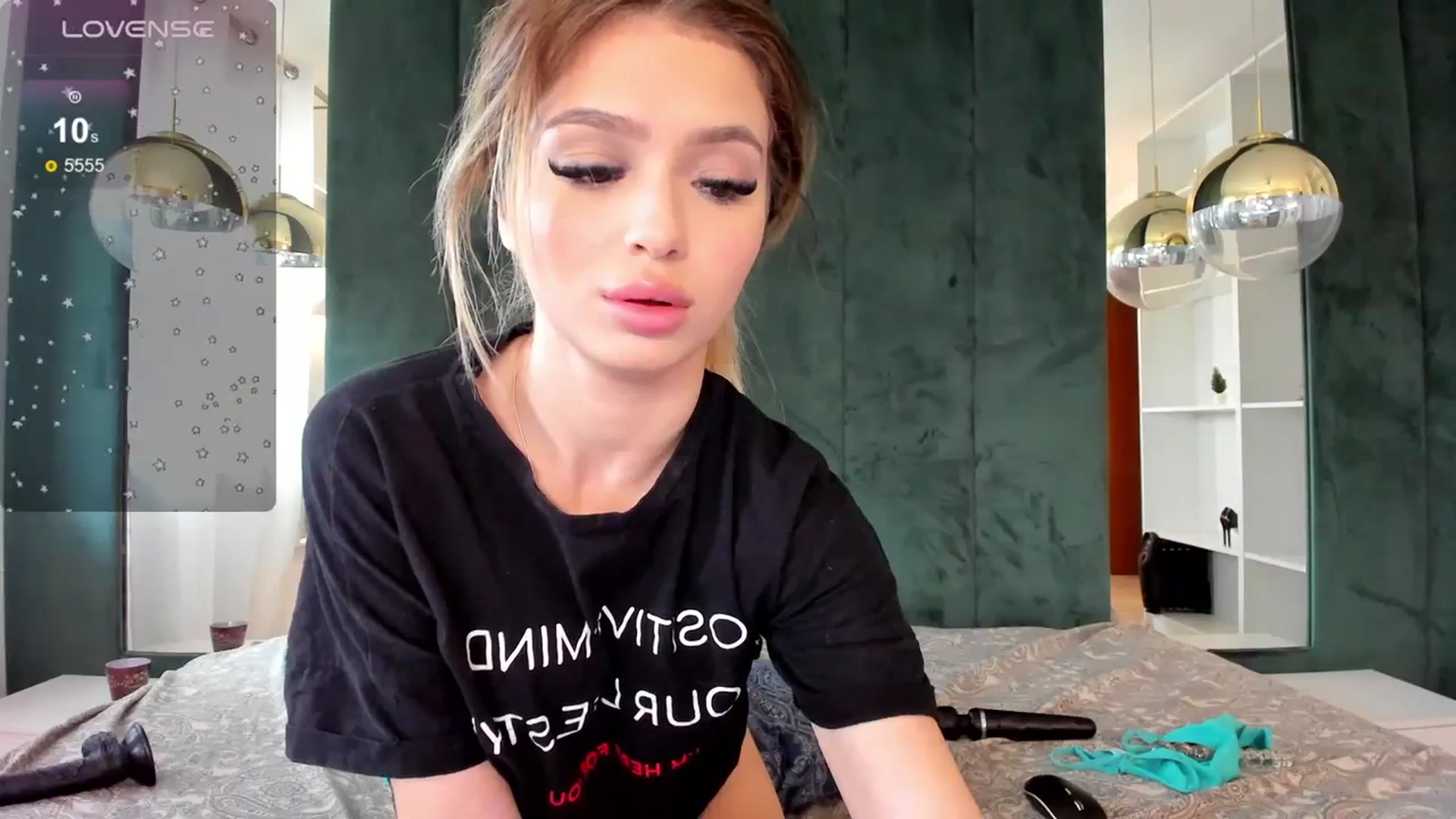 Gallery image thumbnail from Blondie_quinn's myfreecams stream on, 04/14/2024, 12:08 image 19 of 20