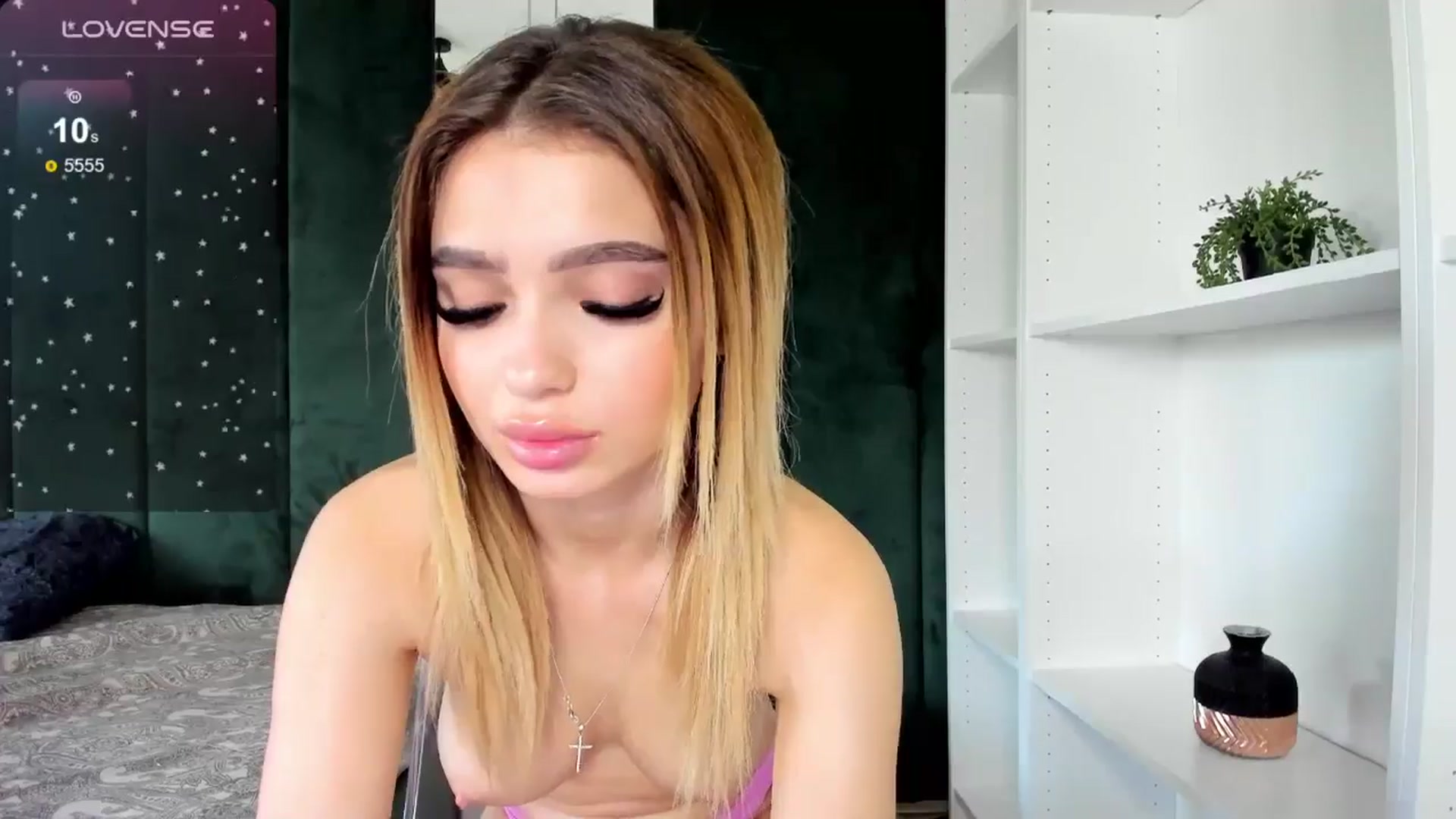 Gallery image thumbnail from Blondie_quinn's myfreecams stream on, 05/07/2024, 08:51 image 13 of 20