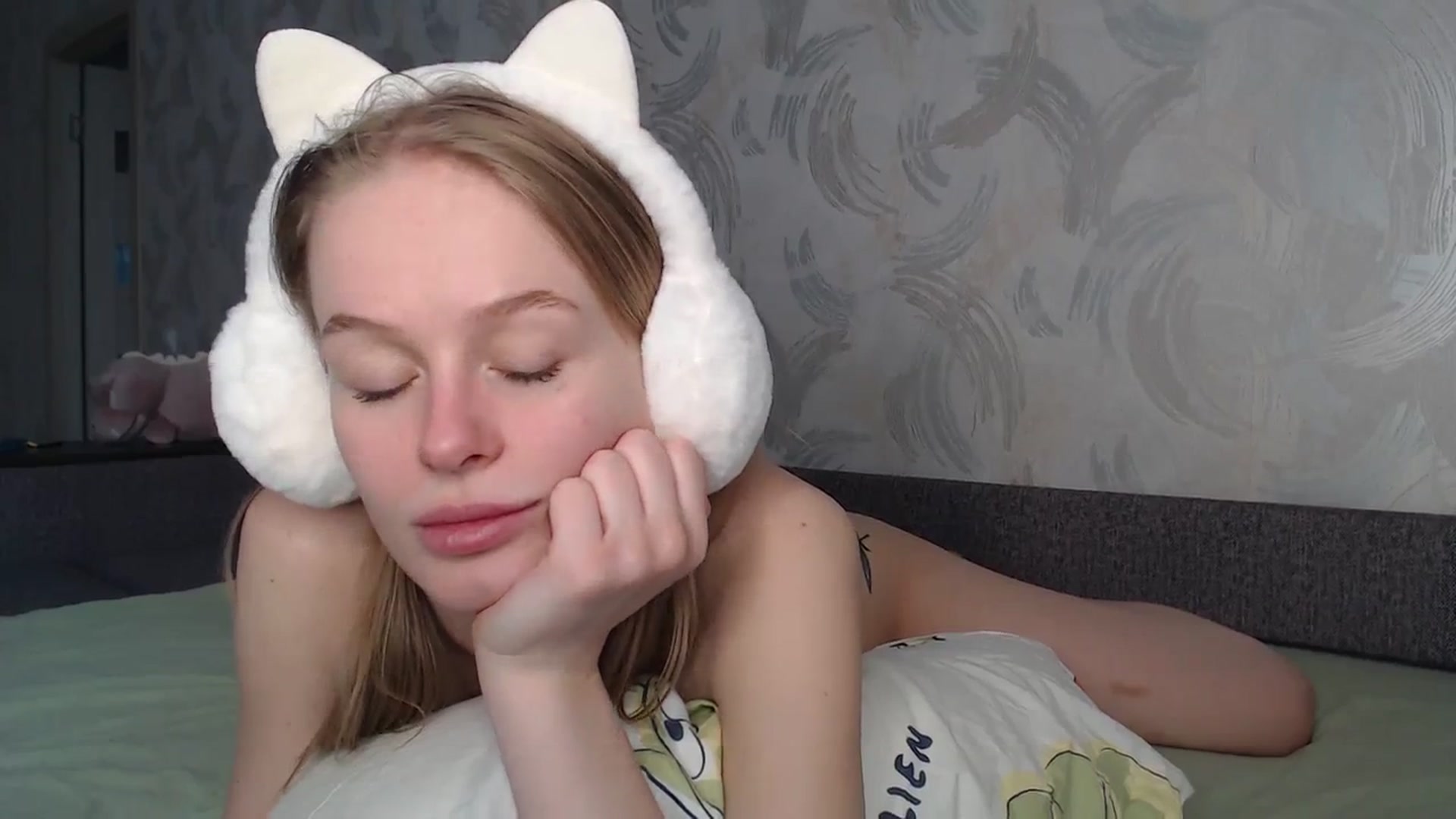 Gallery image thumbnail from Blondino4ka07's myfreecams stream on, 03/31/2024, 10:52 image 10 of 20