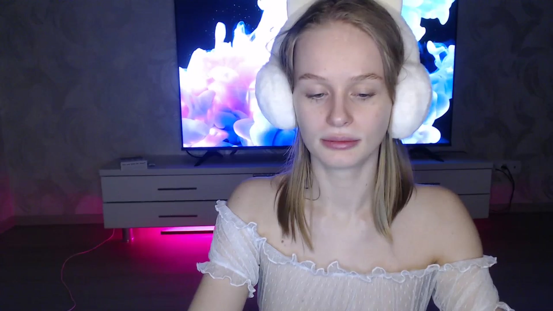Gallery image thumbnail from Blondino4ka07's myfreecams stream on, 03/31/2024, 21:29 image 13 of 20