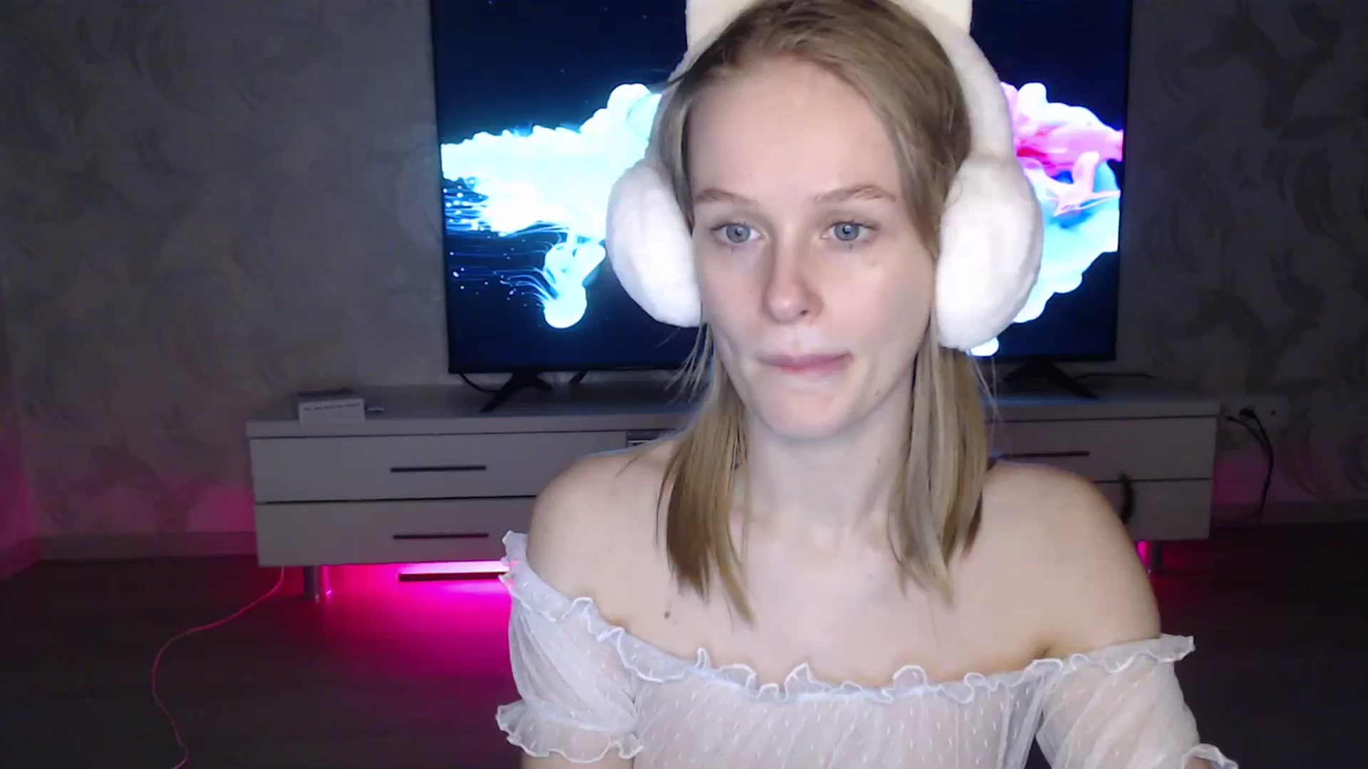 Gallery image thumbnail from Blondino4ka07's myfreecams stream on, 03/31/2024, 21:29 image 10 of 20