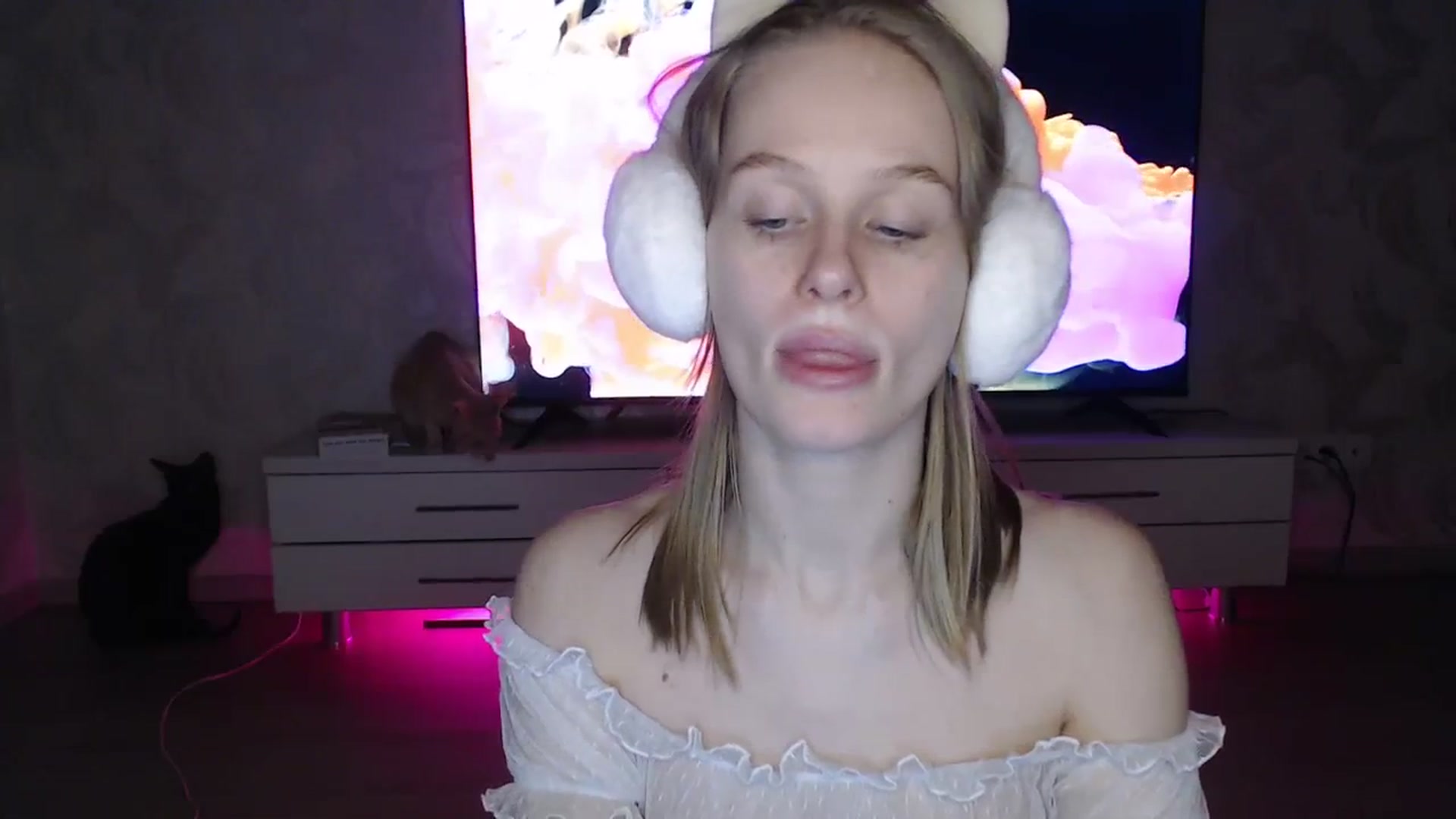 Gallery image thumbnail from Blondino4ka07's myfreecams stream on, 03/31/2024, 21:29 image 5 of 20