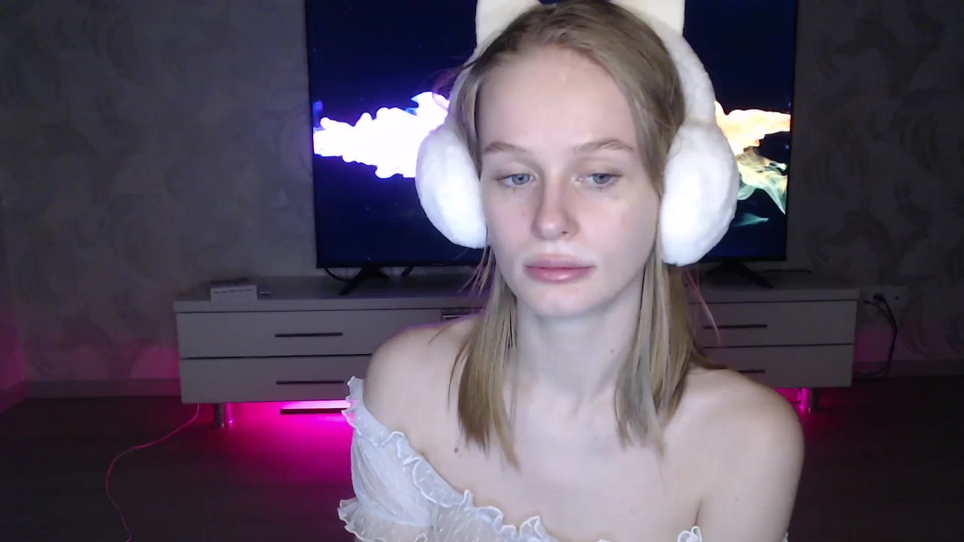 Gallery image thumbnail from Blondino4ka07's myfreecams stream on, 03/31/2024, 21:29 image 9 of 20