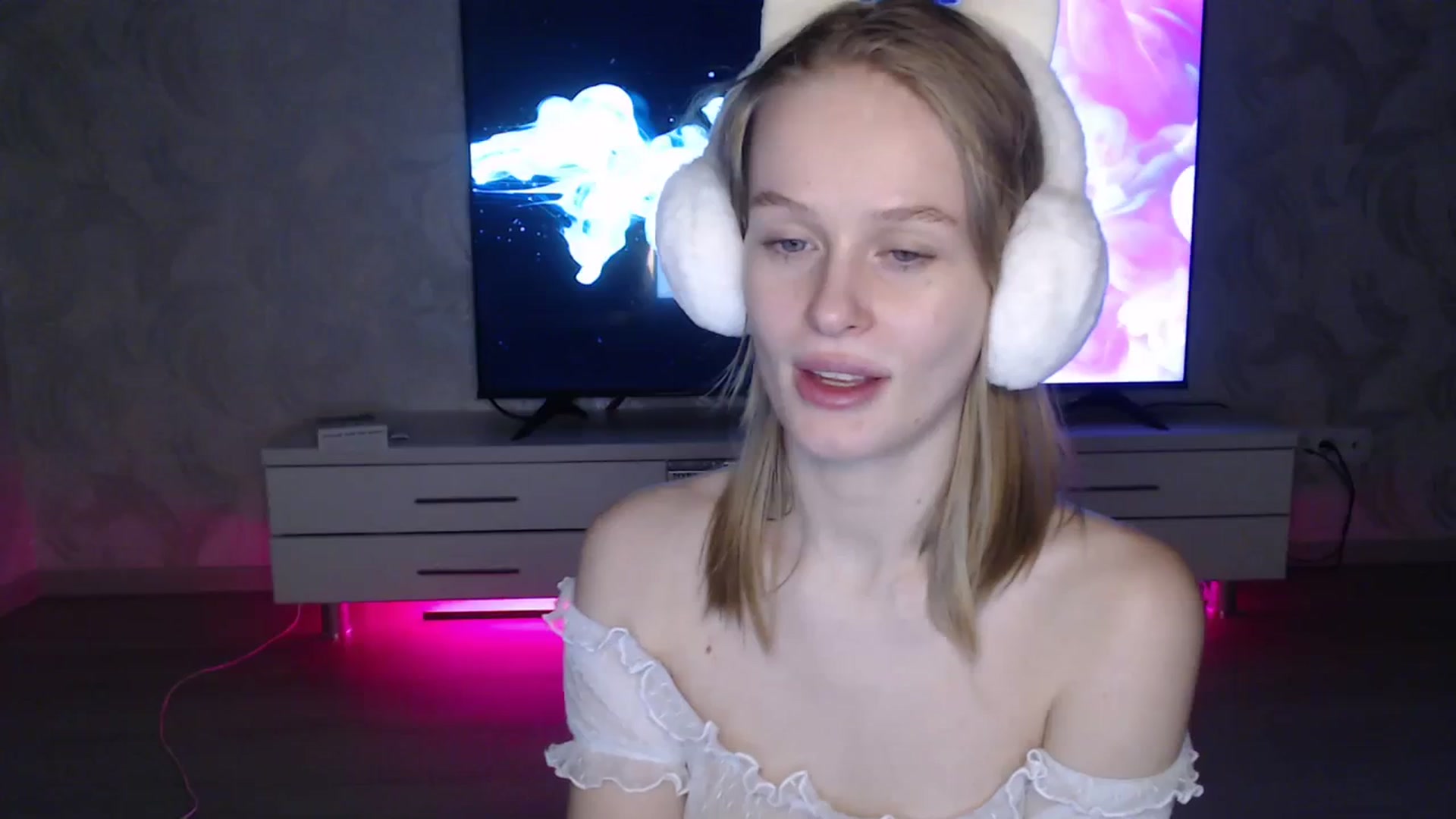 Gallery image thumbnail from Blondino4ka07's myfreecams stream on, 03/31/2024, 21:29 image 15 of 20