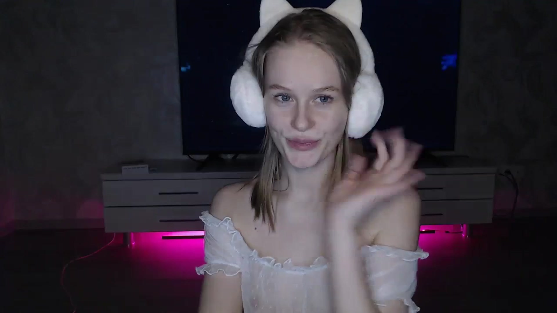 Gallery image thumbnail from Blondino4ka07's myfreecams stream on, 03/31/2024, 21:29 image 14 of 20