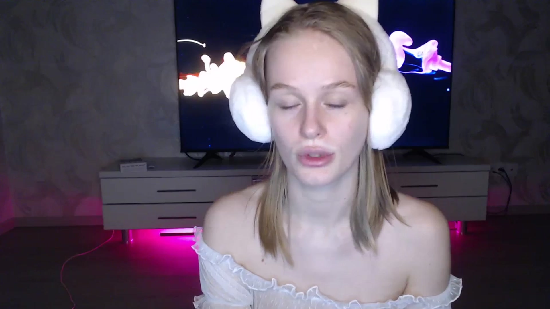 Gallery image thumbnail from Blondino4ka07's myfreecams stream on, 03/31/2024, 21:29 image 7 of 20