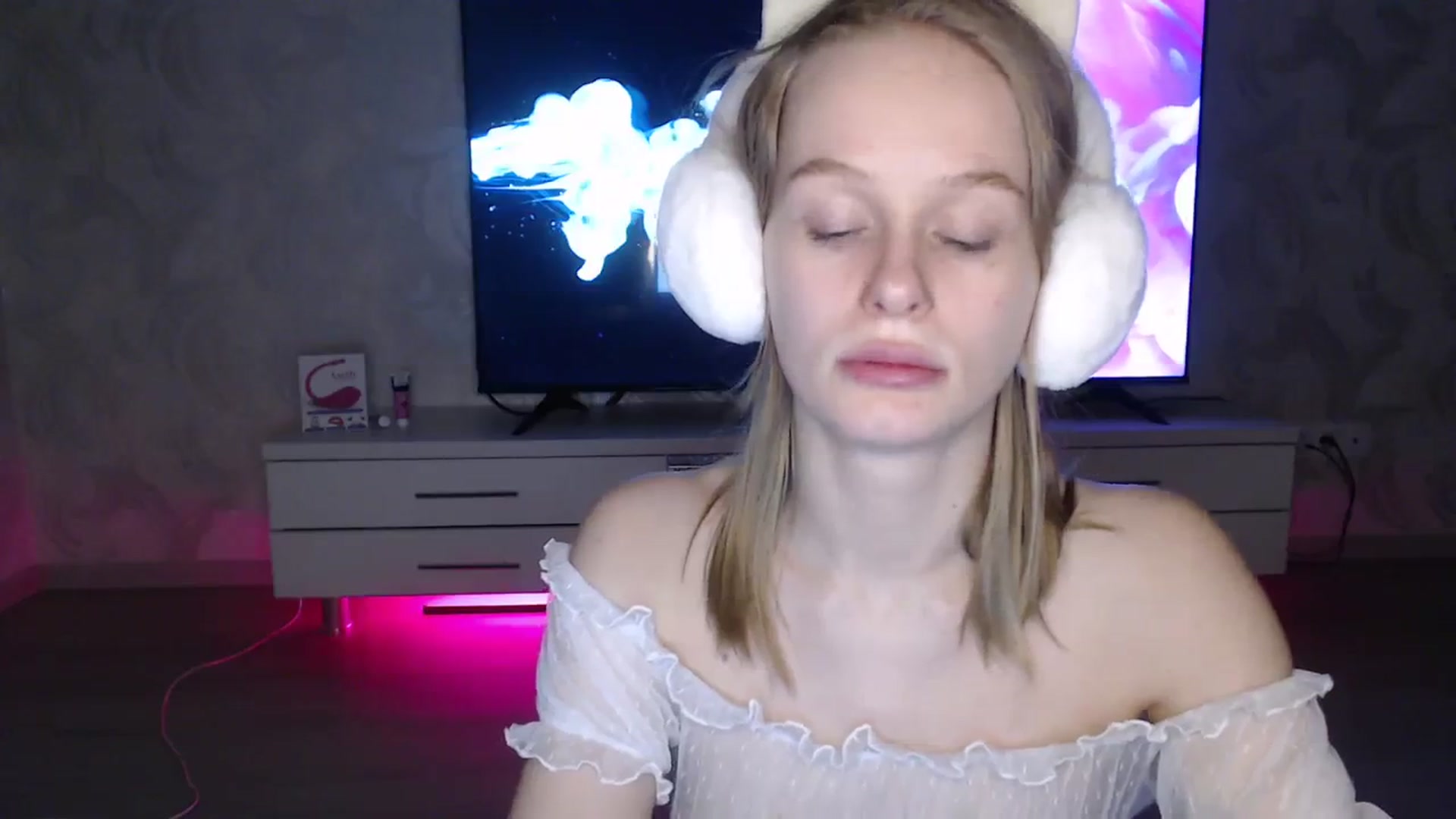 Gallery image thumbnail from Blondino4ka07's myfreecams stream on, 03/31/2024, 21:29 image 2 of 20