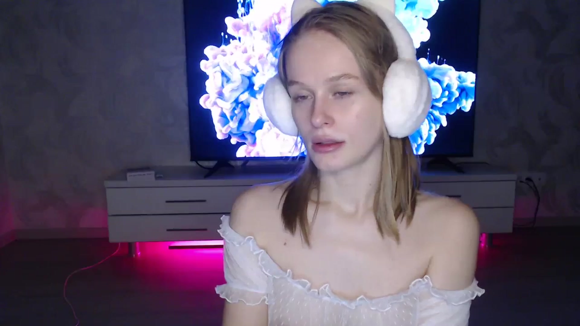 Gallery image thumbnail from Blondino4ka07's myfreecams stream on, 03/31/2024, 21:29 image 8 of 20
