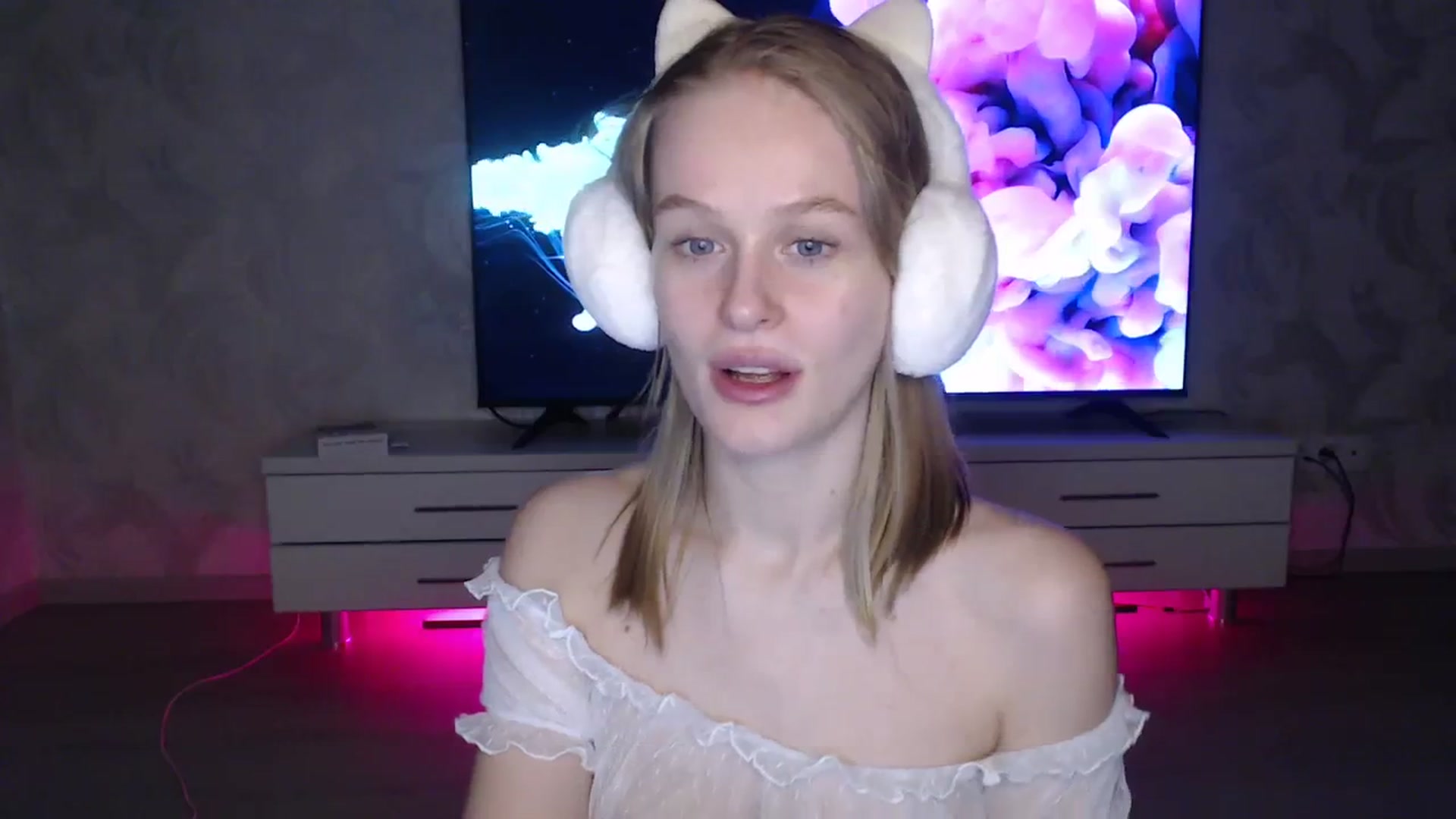 Gallery image thumbnail from Blondino4ka07's myfreecams stream on, 03/31/2024, 21:29 image 19 of 20