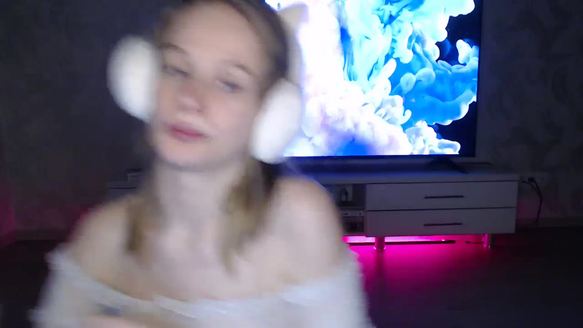 Gallery image thumbnail from Blondino4ka07's myfreecams stream on, 03/31/2024, 21:29 image 17 of 20