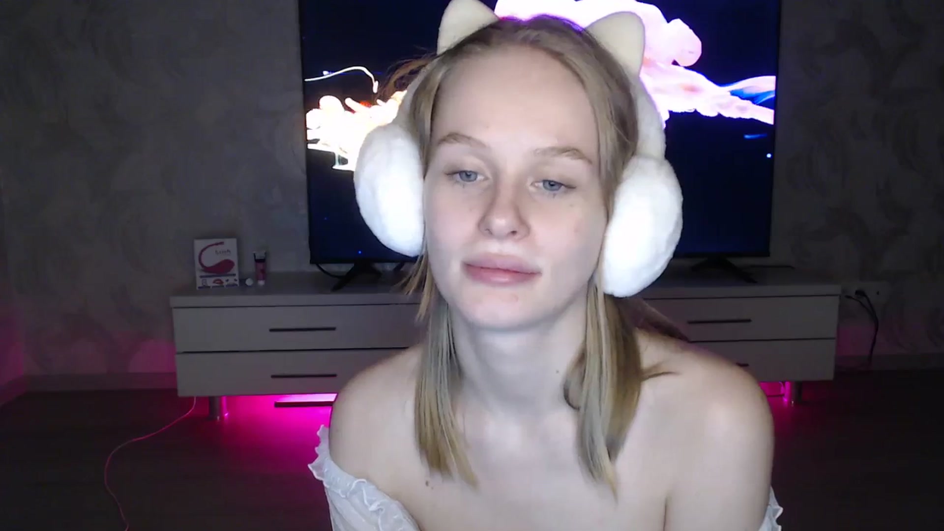 Gallery image thumbnail from Blondino4ka07's myfreecams stream on, 03/31/2024, 21:29 image 3 of 20