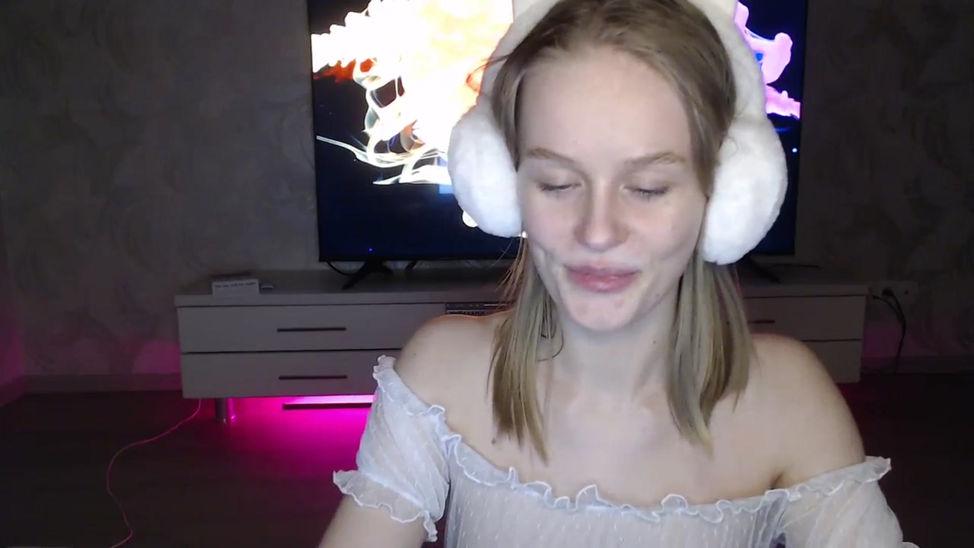 Gallery image thumbnail from Blondino4ka07's myfreecams stream on, 03/31/2024, 21:29 image 12 of 20
