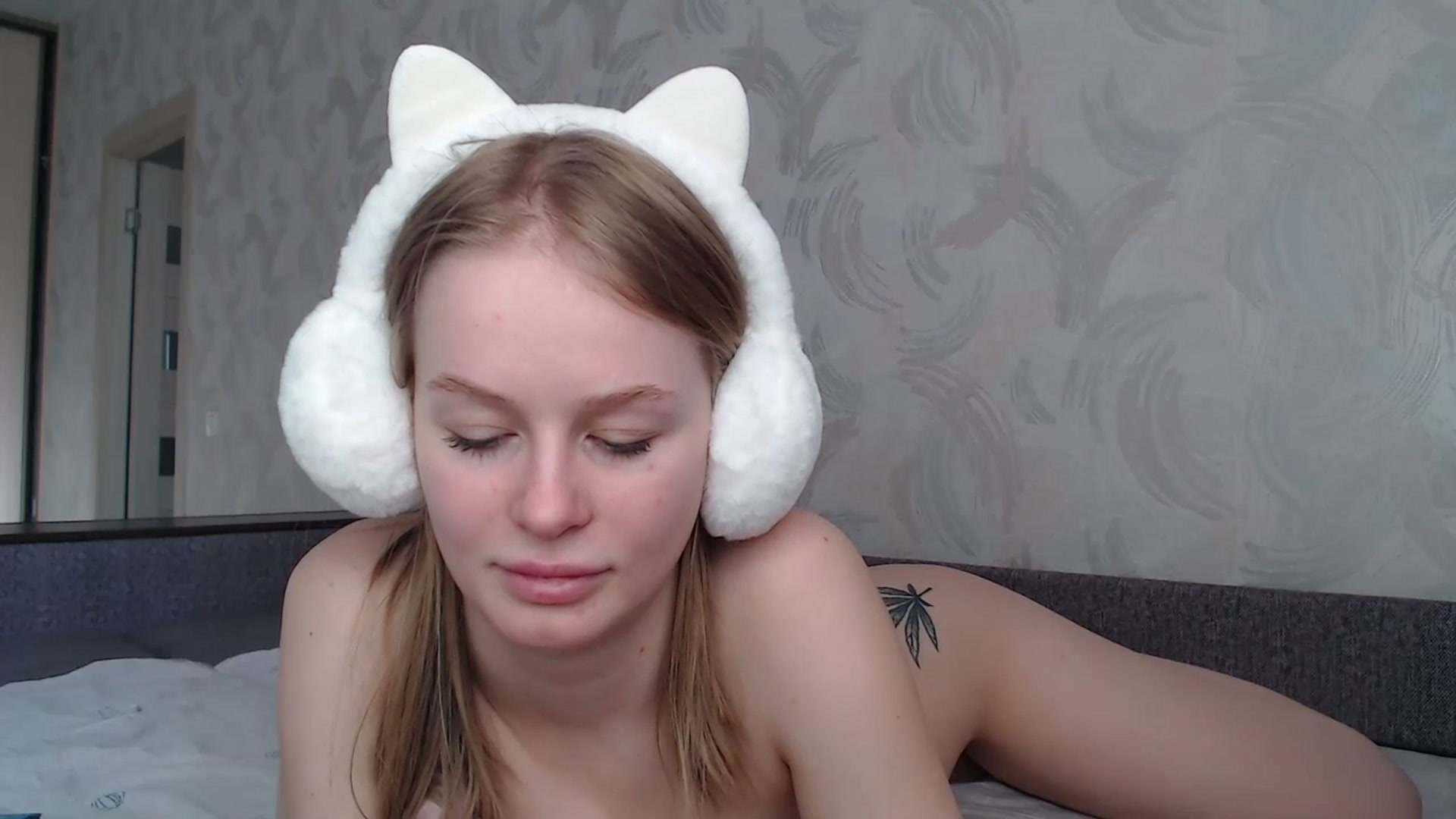Gallery image thumbnail from Blondino4ka07's myfreecams stream on, 04/07/2024, 11:44 image 14 of 20