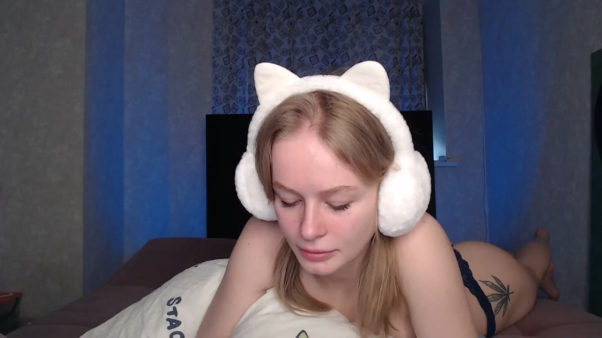 Gallery image thumbnail from Blondino4ka07's myfreecams stream on, 04/10/2024, 06:58 image 1 of 20