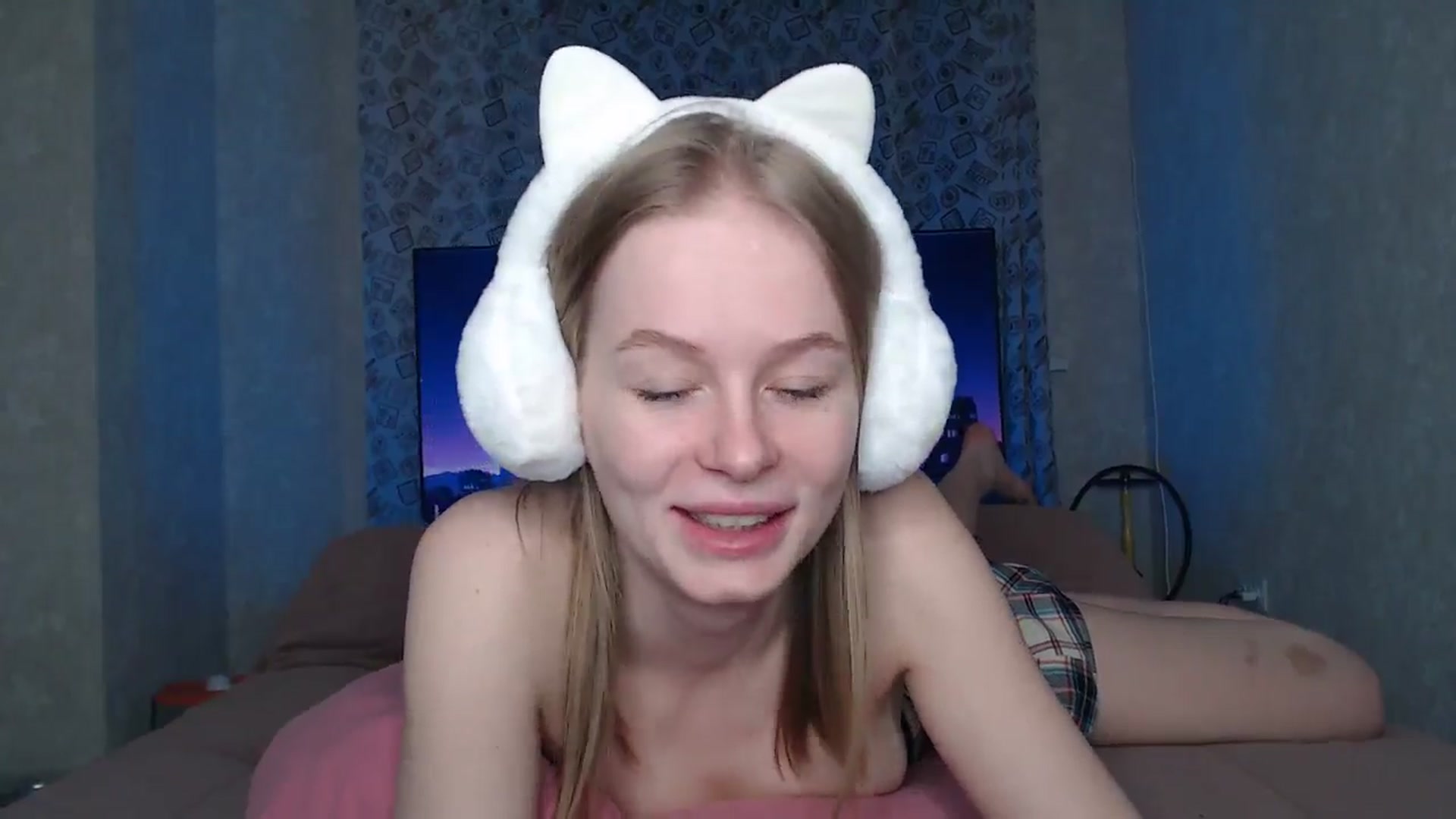 Gallery image thumbnail from Blondino4ka07's myfreecams stream on, 04/24/2024, 06:06 image 10 of 20