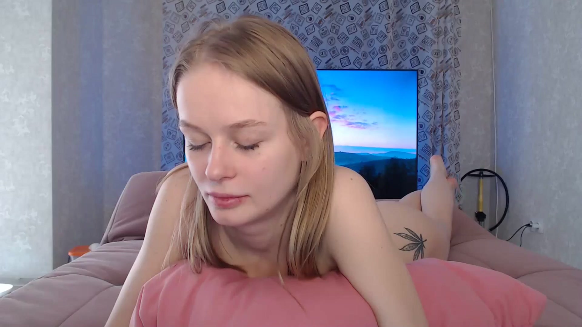 Gallery image thumbnail from Blondino4ka07's myfreecams stream on, 04/27/2024, 10:49 image 7 of 20