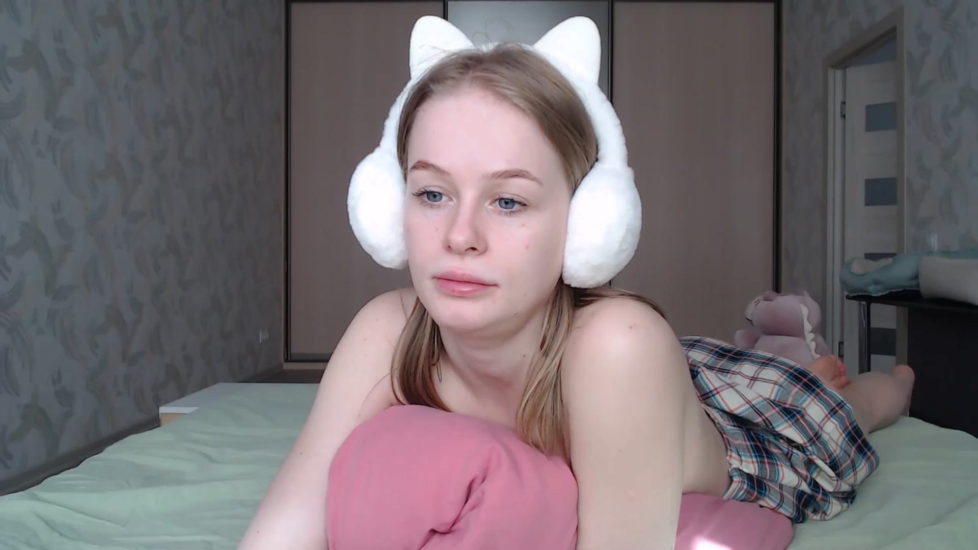 Gallery image thumbnail from Blondino4ka07's myfreecams stream on, 05/12/2024, 10:09 image 19 of 20
