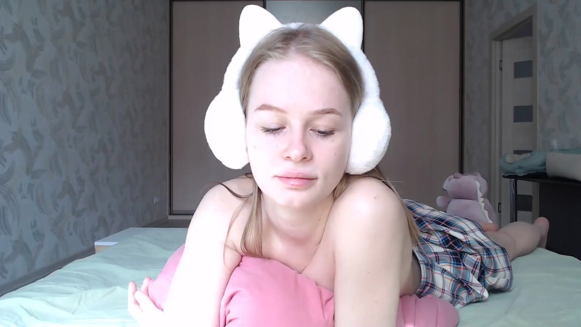 Gallery image thumbnail from Blondino4ka07's myfreecams stream on, 05/12/2024, 10:09 image 17 of 20