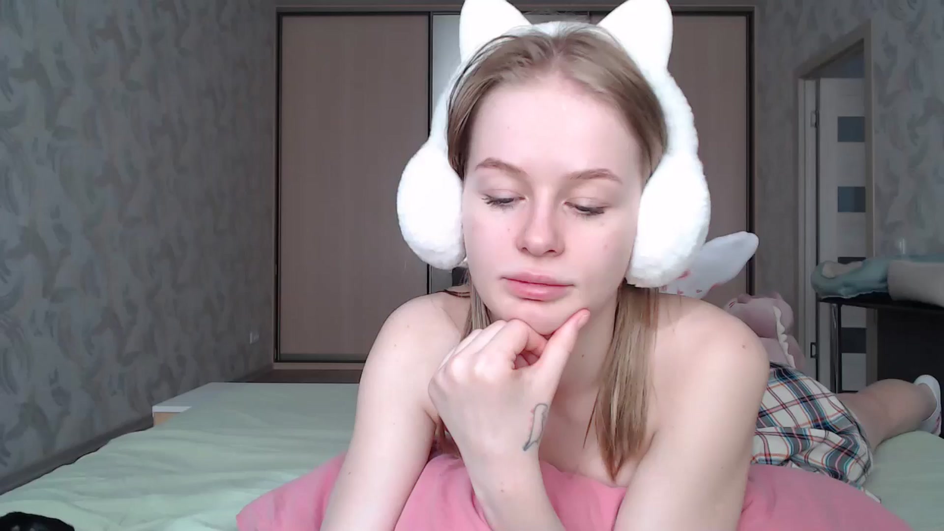 Gallery image thumbnail from Blondino4ka07's myfreecams stream on, 05/12/2024, 11:00 image 12 of 20
